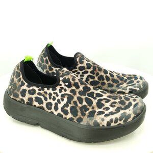 NWOT OOFOS OOmg eeZee Slip On Recovery Sneakers 8 Black/Cheetah/Tan/Animal Print